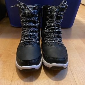 Sneaker boots